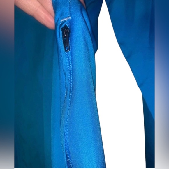 New Balance Lightweight Windbreaker - Picture 4 of 6